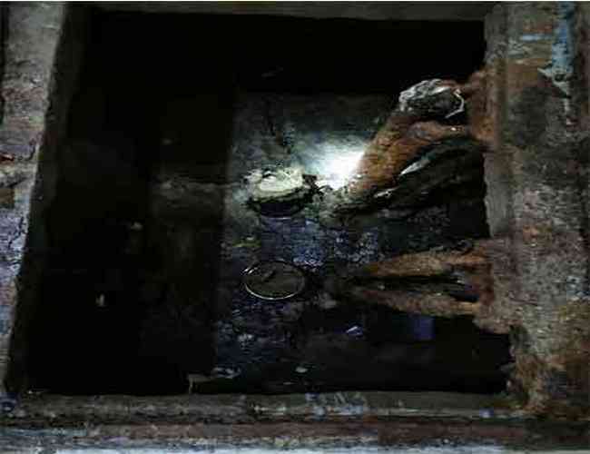 樓房抽隔油池 平房隔油池清理 4S店清理隔油池 社區(qū)清掏隔油池 酒店隔油池清掏 飯店抽隔油池 別墅隔油池清理 中學抽隔油池 樓房抽隔油池 平房隔油池清理 4S店清理隔油池 社區(qū)清掏隔油池 酒店隔油池清掏 飯店抽隔油池 別墅隔油池清理 中學抽隔油池