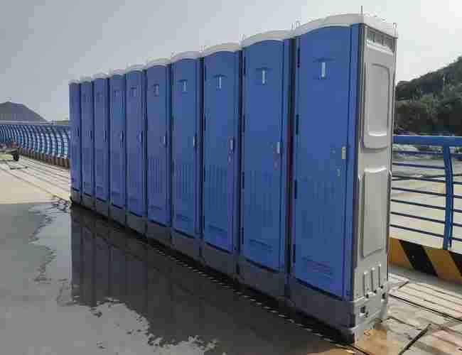 車載移動(dòng)廁所租賃：關(guān)鍵步驟及注意事項(xiàng)一籮筐